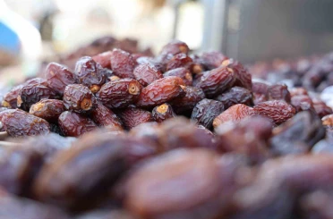 Konya’da hurmalar hem tezgahlarda hem de iftar sofralarında yerini aldı 