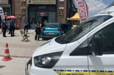 Konya’da kafe kurşunlayan şüpheli aracını bırakarak kaçtı