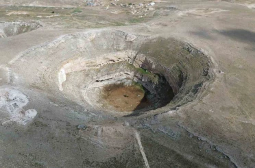 Konya’da kuraklığın simgelerinden Çıralı Obruk Gölü son yağışlara rağmen su tutmadı 