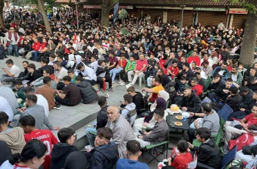 Konyalı vatandaşlar milli maç heyecanını dev ekranda yaşadı 