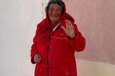 Konya’nın ‘Kırmızılı Kadını’ son yolculuğuna uğurlandı 