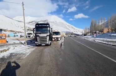 Kop Dağı’nda buzlanma: Ağır tonajlı araçların geçişine izin verilmiyor 