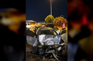 Köpeğe çarpan otomobil karşı şeride geçti: 2 yaralı 