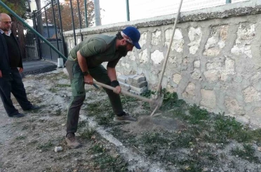 Köpeği ile birlikte tüm Türkiye’yi gezip fidan dikiyor 