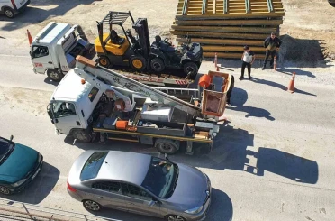 Köprüde arıza yapan kamyonet trafiği felç etti 
