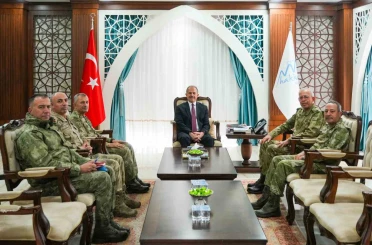Korgeneral Topaloğlu, Hakkâri Valiliği’ni ziyaret etti 