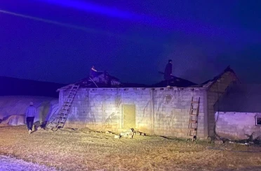 Korkut’ta ahır yangını: Dumandan etkilen 6 kişi hastaneye sevk edildi 
