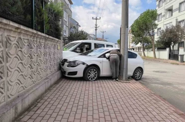 Köşede çarpıştılar, site duvarında durdular 