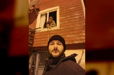Köy muhtarı yaşlı kadının ilaçlarını 2 kilometre yürüyerek ulaştırdı 
