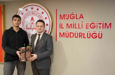Köyceğiz Fen Lisesi öğrencisi Eşmeli, "Çevrim İçi Anlamını Bul Yarışması" il birincisi oldu 