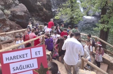 Köyceğiz’de öğrenciler Toparlar Şelalesi’ne yürüdü 
