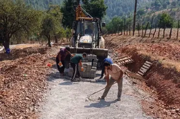 Kozan Belediyesi’nden 11 mahallede dev yol atağı
