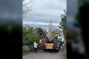 Kozlu’da kepçe dorseden yola düştü, ulaşım bir süre aksadı 