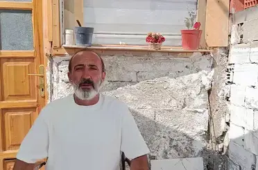 Küçük gölette 1,5 metrelik devasa balık yakaladı, mutluluğu kameraya yansıdı
