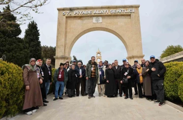 Küçükçekmece Belediyesi emekli çiftleri Çanakkale’ye götürdü 