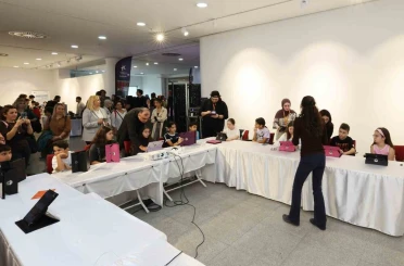 Küçükçekmece Belediyesi’nin düzenlediği Yapay Zeka Şenliği’nde öğrenme ve üretme fırsatı 