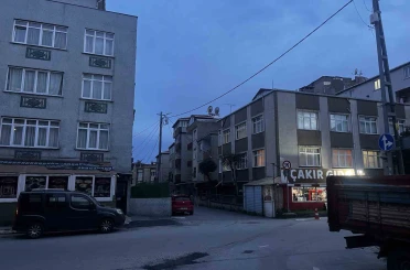 Küçükçekmece’de kahve önünde silahlı saldırı: 3 yaralı 