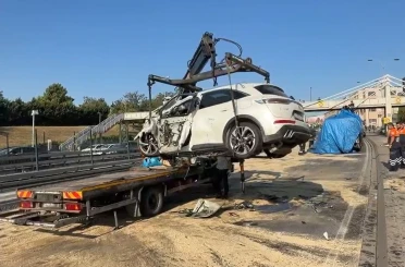 Küçükçekmece’de otomobil, İETT otobüsüne çarptı: 1’i polis memuru 3 kişi öldü 