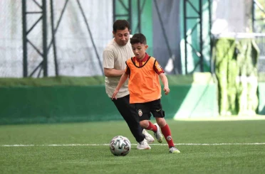 Küçükçekmece’de renkli maç: babalar ve oğulları futbol heyecanı yaşadı 
