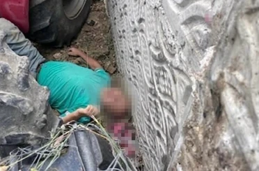 Kullandığı traktörün altında kalan çiftçi ağır yaralandı 