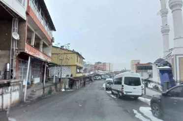 Kulp’ta yüksek kesimler beyaza büründü 