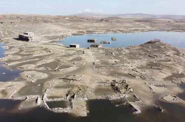 Kuraklıkta ortaya çıkmıştı, yağışlarla yeniden kayboldu 
