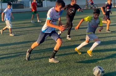 Kur’an kursu öğrencileri futbolla kardeşlik bağlarını güçlendiriyor 