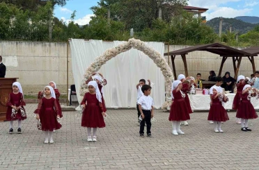 Kur’an kursu öğrencilerinin hazırladığı programa yoğun ilgi 