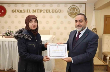 Kur’an Kursu öğreticileri sertifikaları aldı 