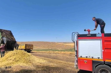 Kurtalan’da saman yüklü römork alevlere teslim oldu 