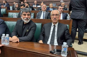 Kurtlar Vadisi’nde ‘Erdal Kömürcü’ karakteriyle tanınan ünlü oyuncu Sefa Zengin AK Parti Grup Toplantısı’na katıldı 