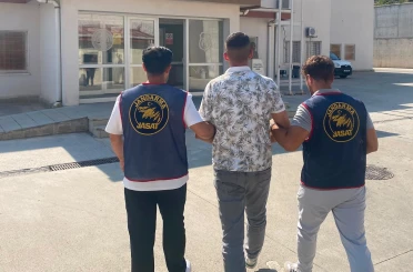 Kuşadası’nda 20 yıl hapis cezası ile aranan şahıs yakalandı 