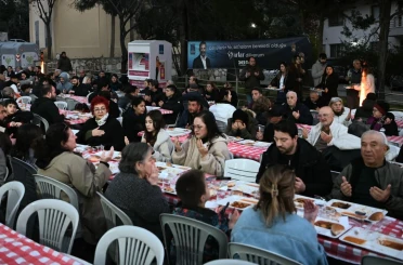 Kuşadası’nda Ramazan ayının bereketi paylaştıkça çoğalıyor 