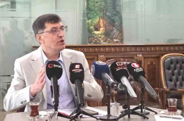 Kütahya Belediye Başkanı Kahveci: "Alnımız açık, başımız dik, görevimizin başındayız" 