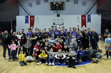 Kütahya Belediyespor Basketbol takımı zirve yarışını sürdürüyor 