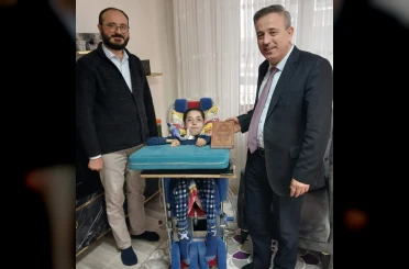 Kütahya İl Müftülüğünden evinde eğitim gören hasta öğrenciye anlamlı ziyaret 