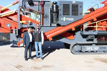 Kütahya İl Özel İdaresi’ne 27 milyon TL’lik mobil taş kırma makinesi
