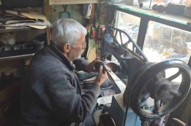 Kütahya’da 65 yıllık ayakkabı ustası Mehmet Ersulak: "Meslek bitti, yetişen yok" 