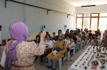 Kütahya’da çocuklar doğal taşların gizemli dünyasını keşfetti 