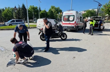 Kütahya’da motosiklet ile elektrikli bisiklet çarpıştı: 1 yaralı 