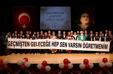 Kütahya’da Öğretmenler Günü coşkuyla kutlandı 