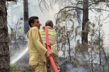 Kütahya’da ormanlık alanda çıkan yangın helikopter desteği ile söndürüldü 
