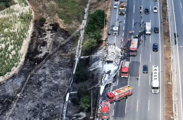 Kuzey Marmara Otoyolu’nda lastik yüklü tırda çıkan yangın tarım arazisine sıçradı 