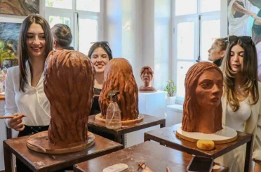 Lise öğrencilerinden yıl sonu sanat sergisi 