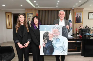 Lise öğrencisi Gözde’den Başkan Başdeğirmen’i duygulandıran tablo

