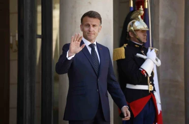 Macron: "(ABD-İran) İran Cumhurbaşkanı Pezeşkiyan’ı talepkar bir anlaşmaya varmaya çağırdım" 