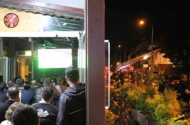 ⁠Mahalle yanarken onlar derbiyi izledi 