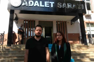 Mahkeme salonu karıştı: Eşi ve çocuğu ölen, duruşmada sinir krizi geçirerek izinsiz konuşan acılı baba dışarı atıldı 