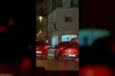 Makas atarak trafiği tehlikeye soktu, gözden kayboldu 