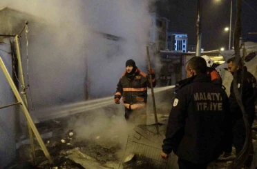 Malatya’da konteyner çarşıda yangın: 1 yaralı 